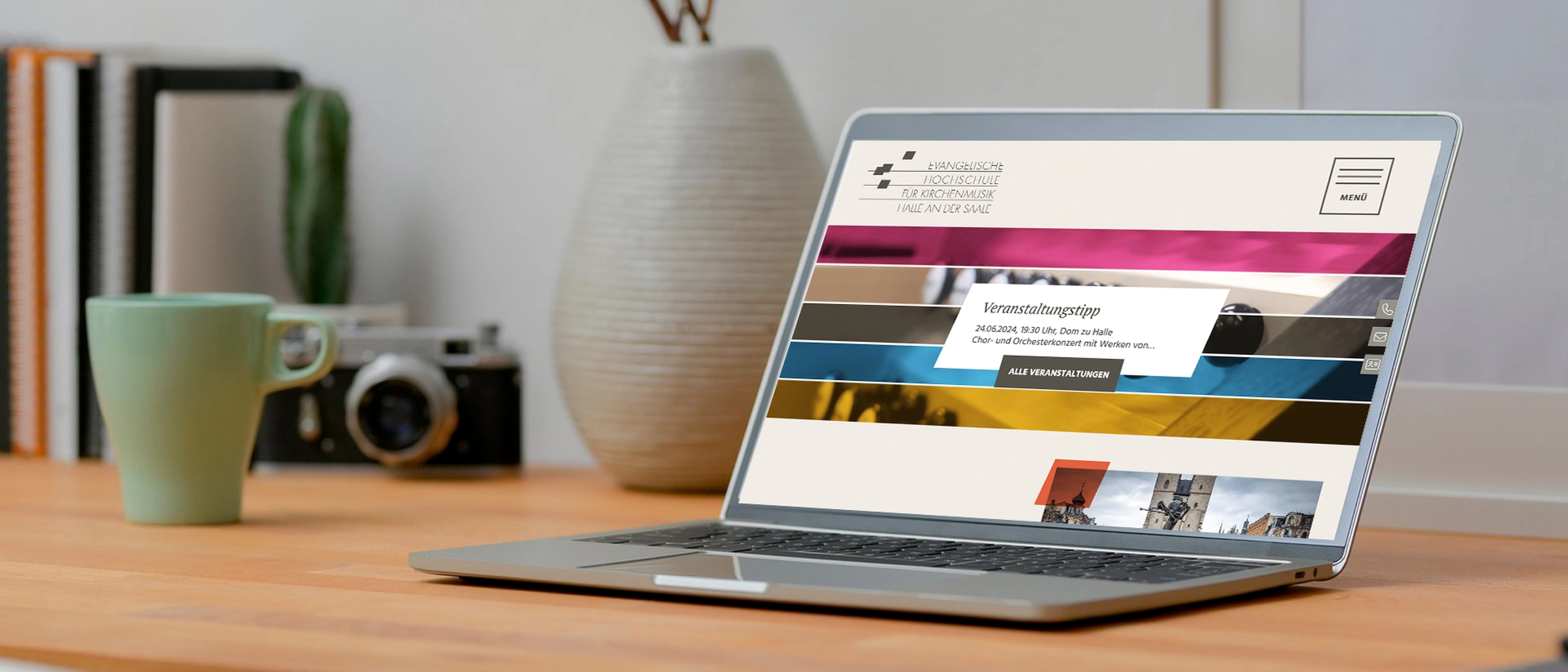 Hochschule für Kirchenmusik Laptop mit Website der Hochschule